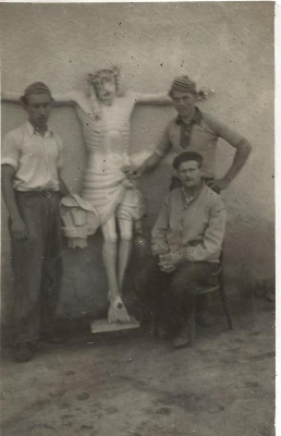 Rzeźba Jezusa Ukrzyżowanego znajdująca się w głównym ołtarzu kościoła w Jodłowej Górnej 1963r.
