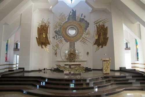 ołtarz główny w Sanktuarium